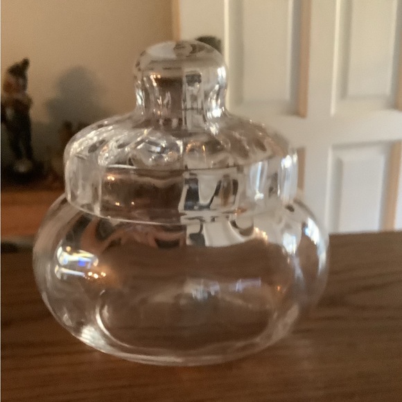 WEDGEWOOD CRYSTAL SMALL CANDY DISH WITH LID PRISTINE CONDITION THIN CRYSTAL - Picture 2 of 9